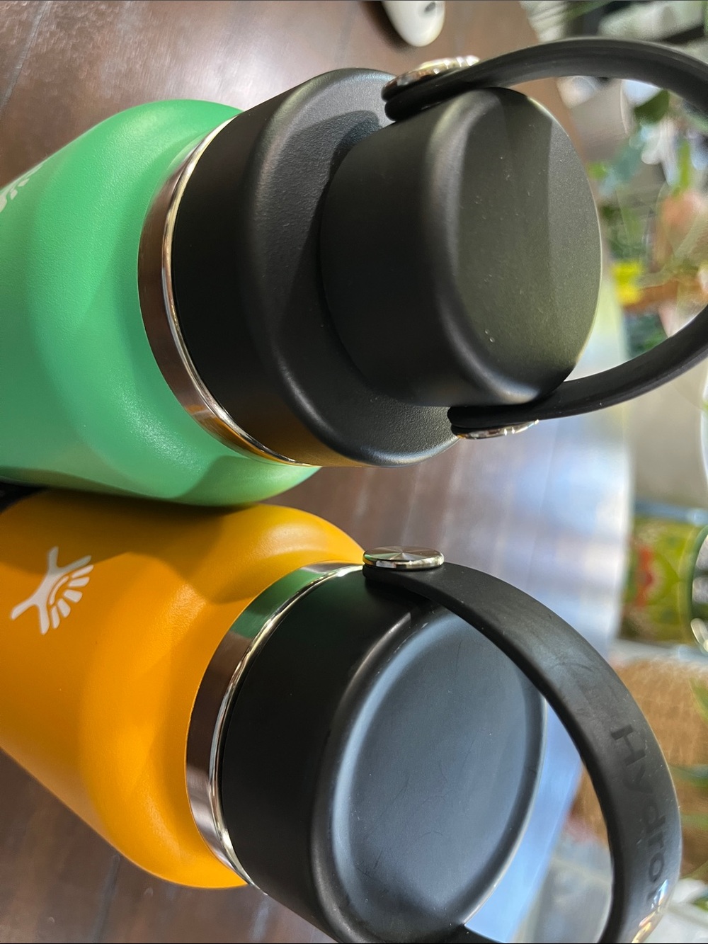 Hydro Flask Stainless 32 oz Bottle — Green & Yellow NEW - Picture 2 of 3